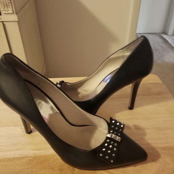 Used MICHEAL Micheal Kors Pointy Toe High Heel Pump Sz 9 Black - Picture 2 of 7